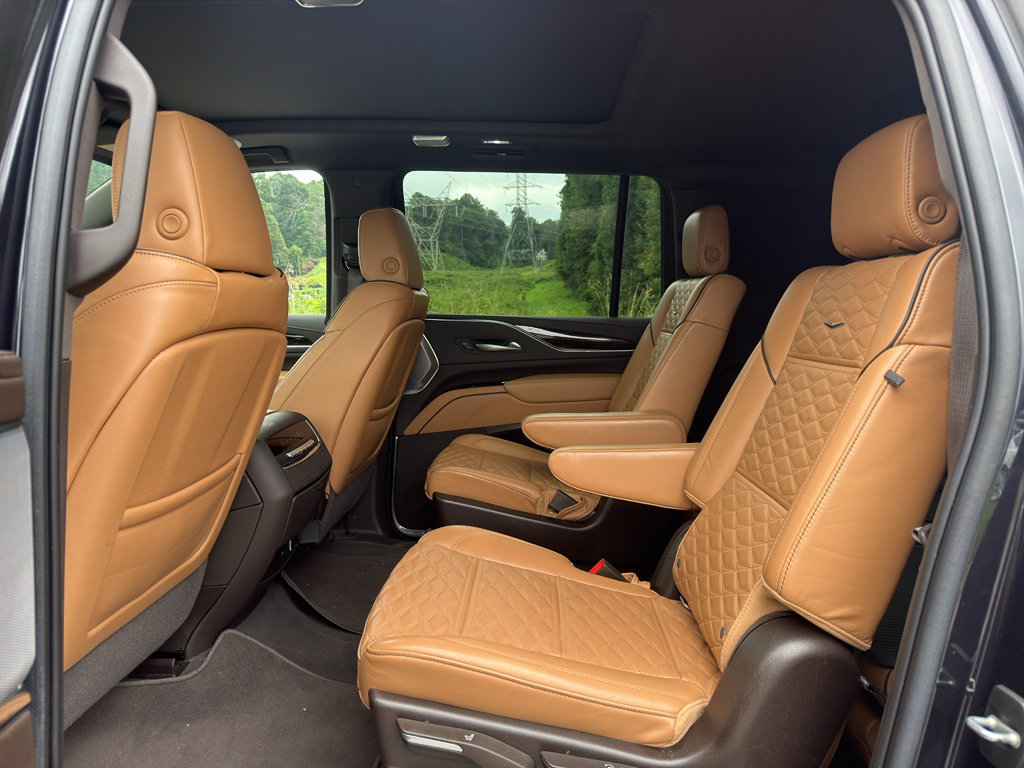 Used 2022 Cadillac Escalade ESV Premium Luxury w/ Performance Package AWD/4WD image 6