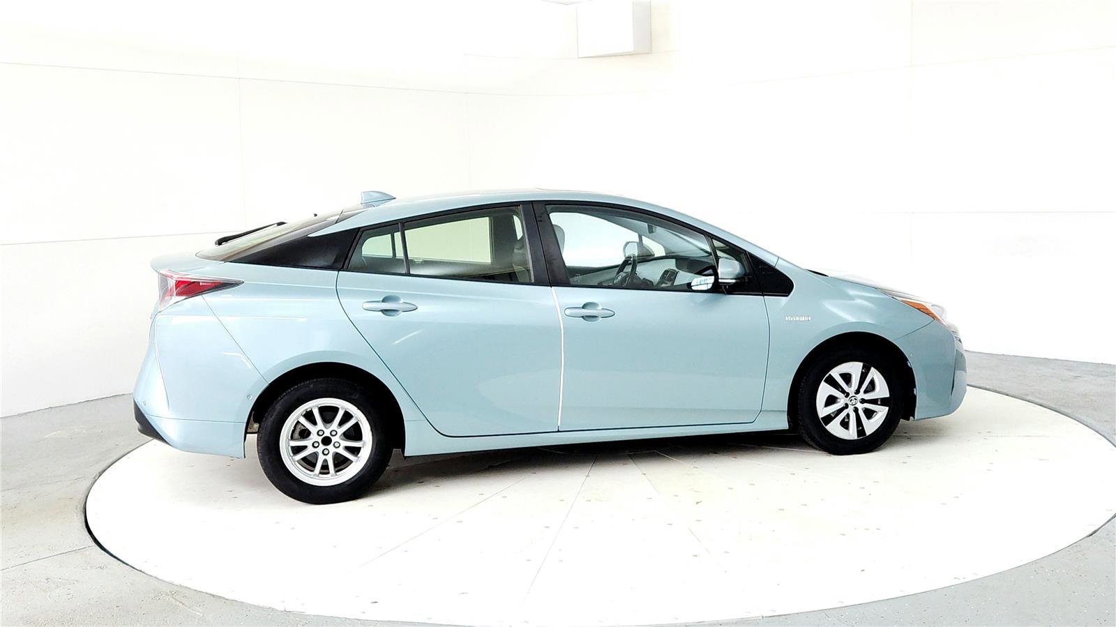 Used 2016 Toyota Prius Four image 6