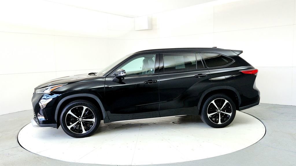 Used 2021 Toyota Highlander XSE AWD/4WD image 3