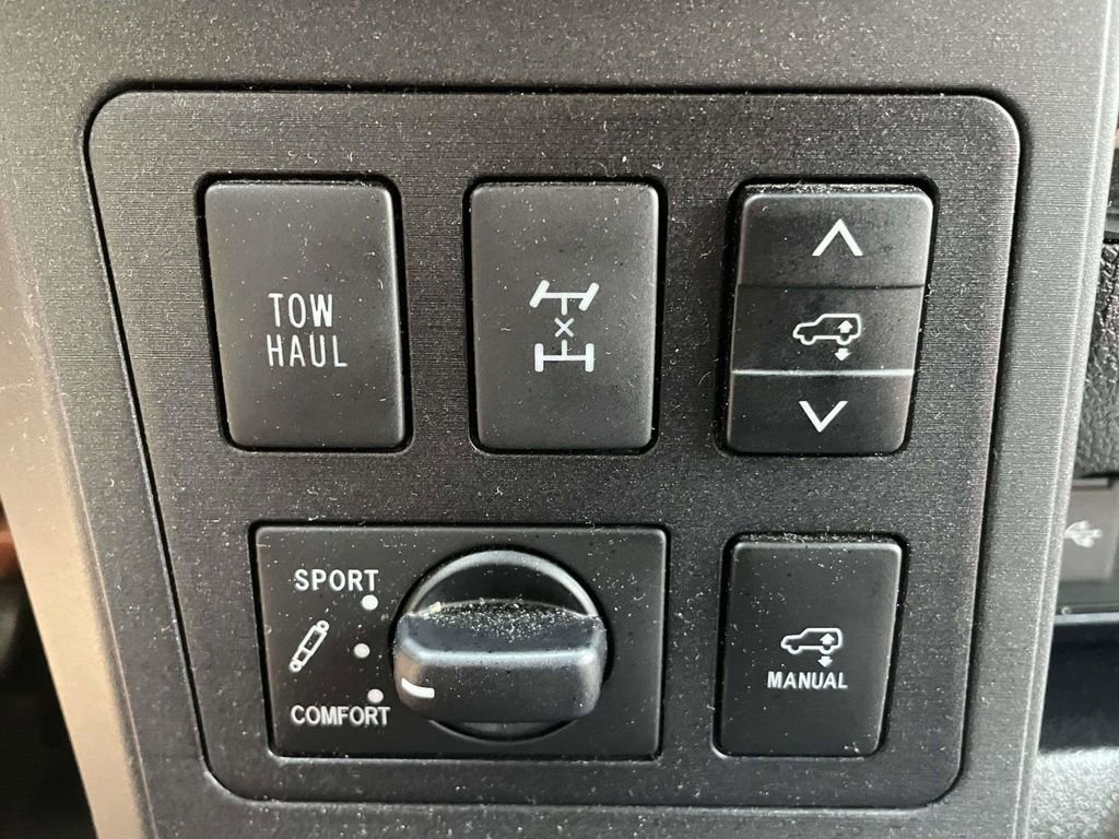 Used 2020 Toyota Sequoia Platinum AWD/4WD image 23