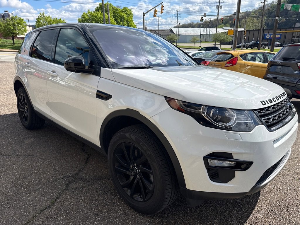 Used 2019 Land Rover Discovery Sport SE image 4