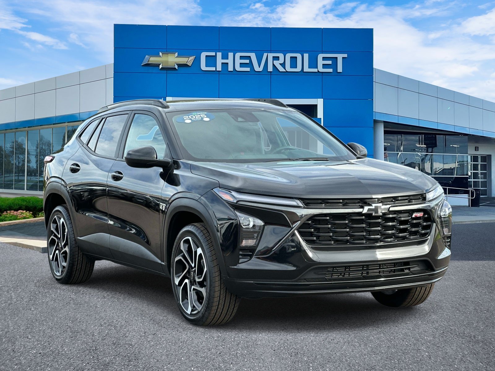 Certified 2025 Chevrolet Trax RS w/ Driver Confidence Package FWD image 1