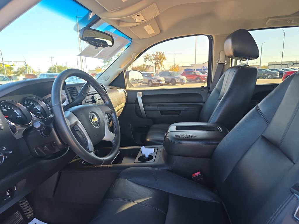Used 2014 Chevrolet Silverado 2500 LT w/ Interior Plus Package image 6