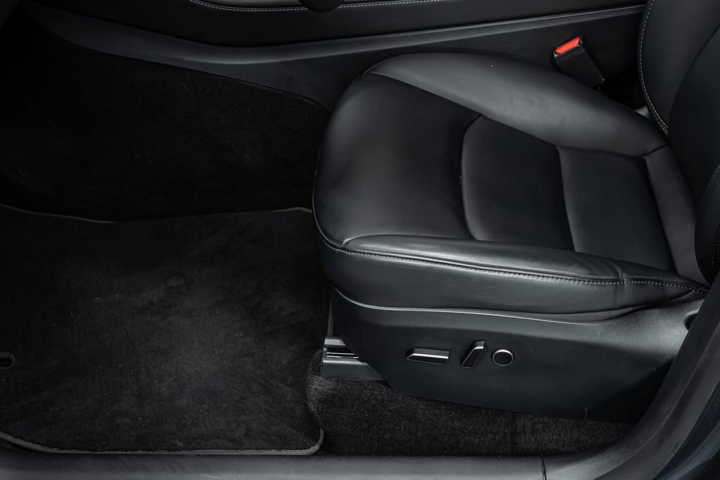 Used 2023 Tesla Model Y Long Range image 38