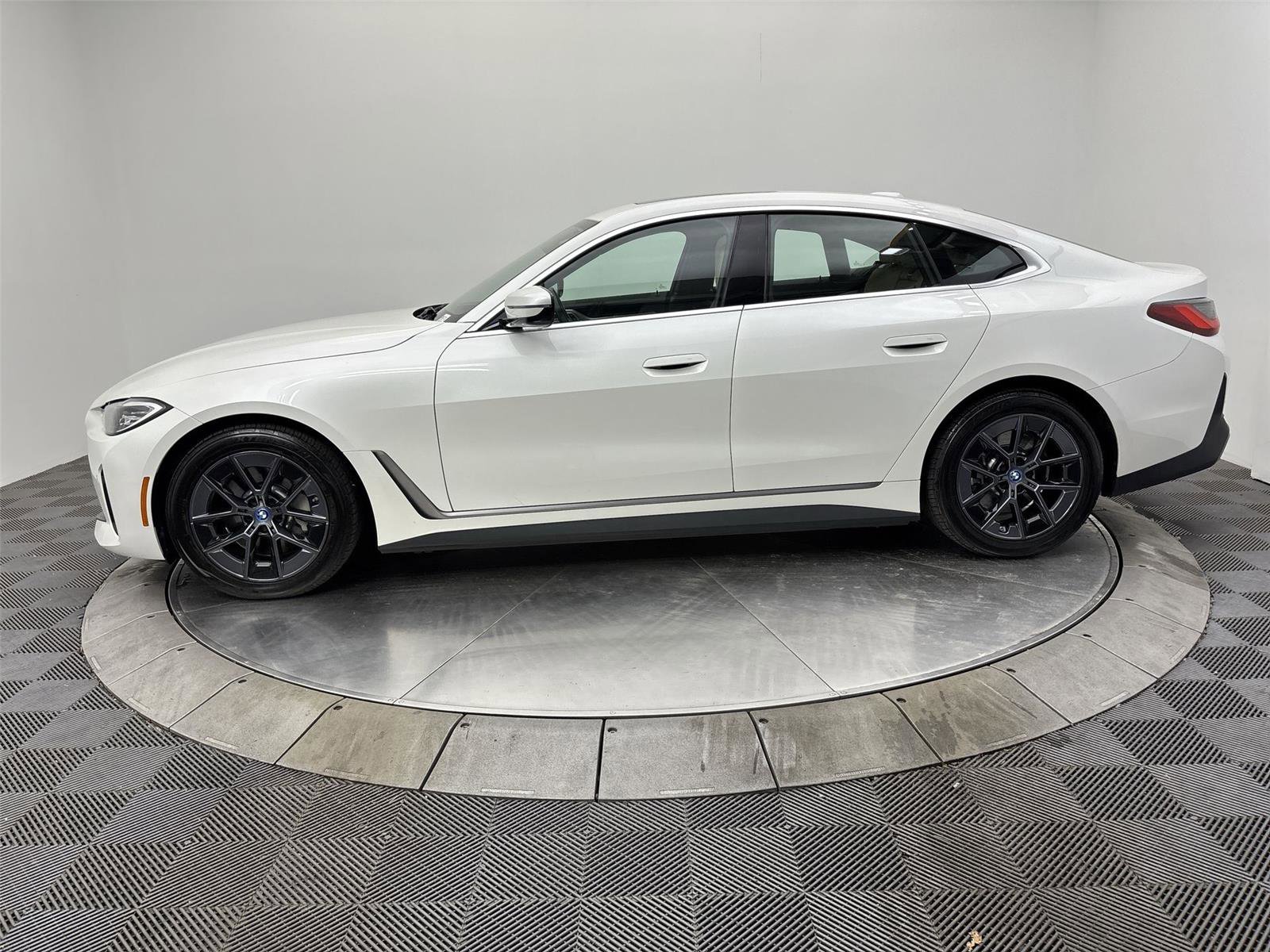 Certified 2023 BMW i4 eDrive40 RWD image 16