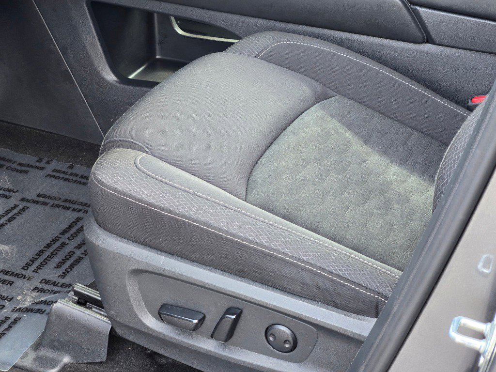 Used 2025 Nissan Pathfinder SV image 25