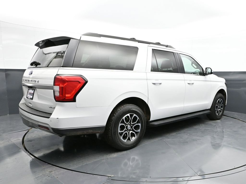 Used 2024 Ford Expedition Max XLT image 3