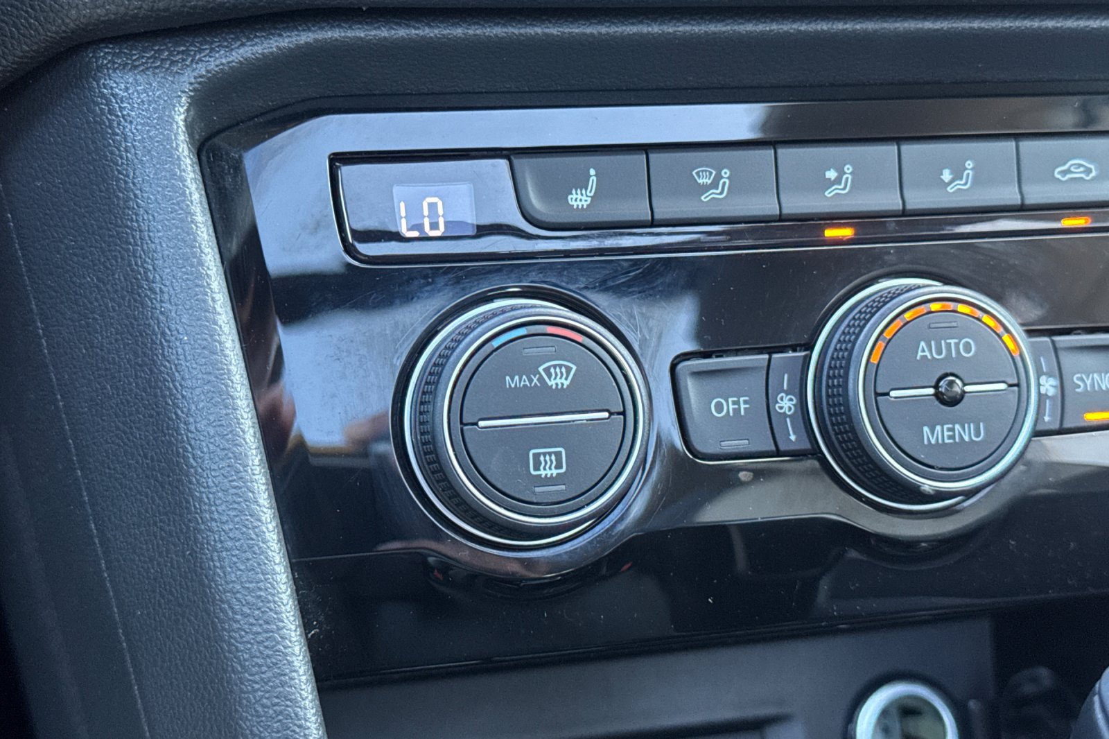 Used 2022 Volkswagen Taos SEL w/ Panoramic Sunroof Package FWD image 26