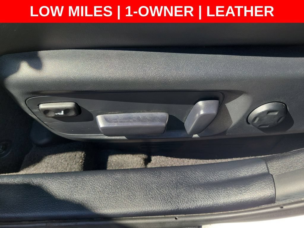 Used 2015 Toyota Avalon Limited FWD image 22