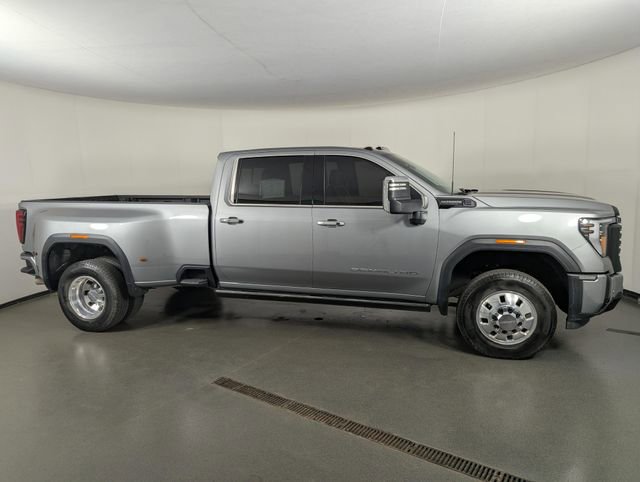 Used 2025 GMC Sierra 3500 Denali Ultimate AWD/4WD image 9