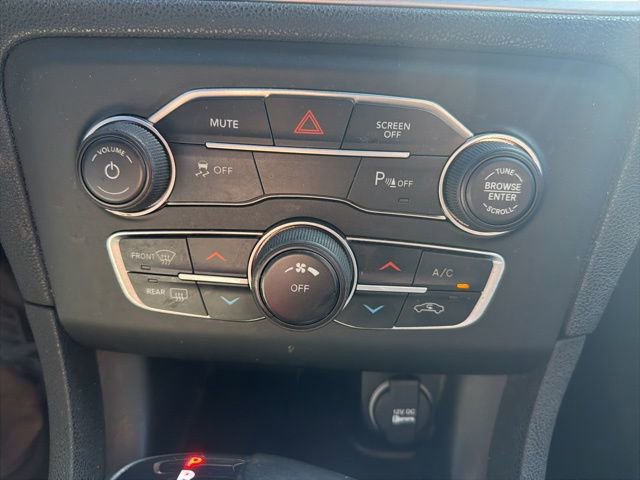 Used 2019 Dodge Charger SXT w/ Leather Interior Group RWD image 30