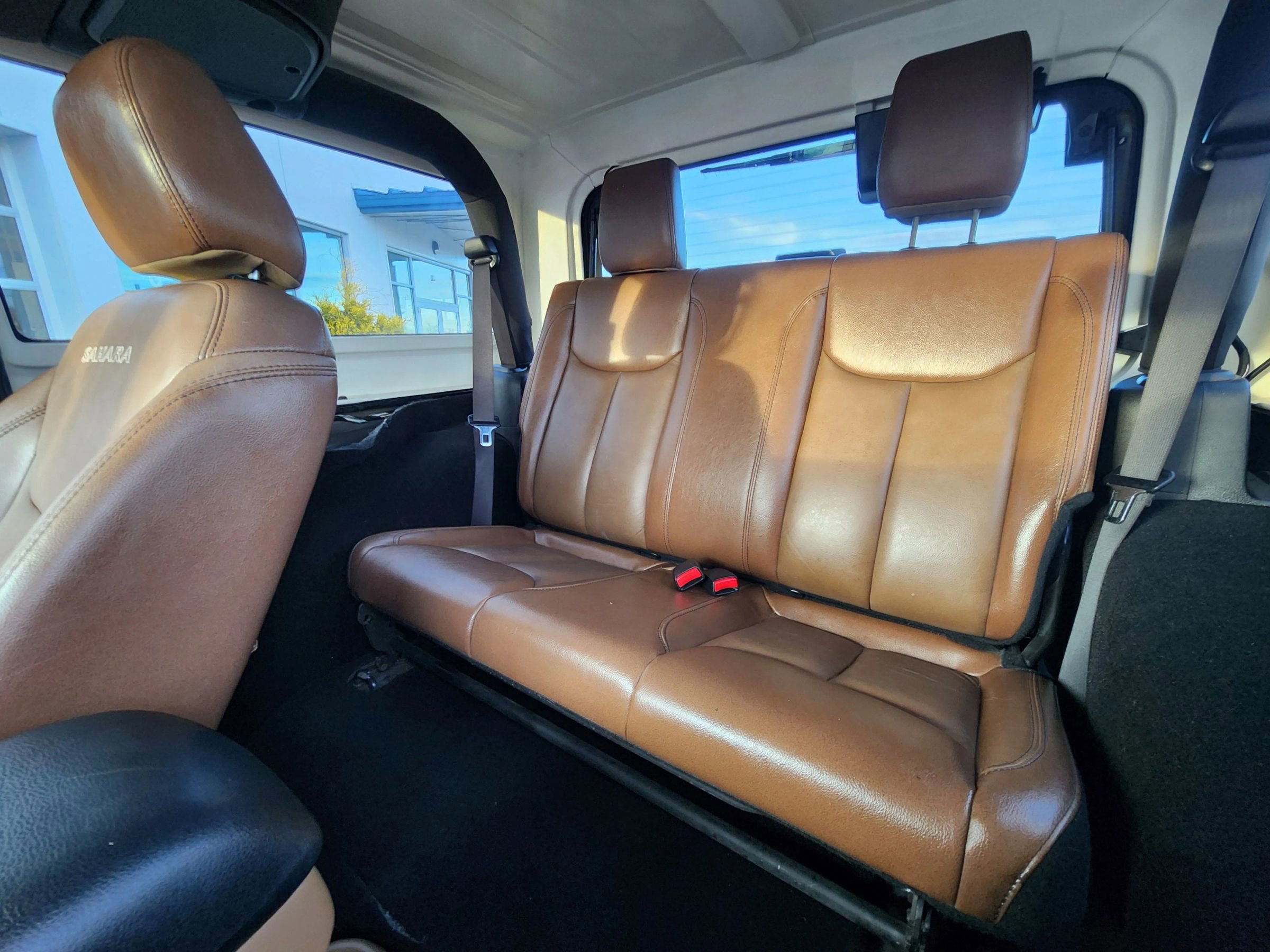 Used 2017 Jeep Wrangler Sahara image 32
