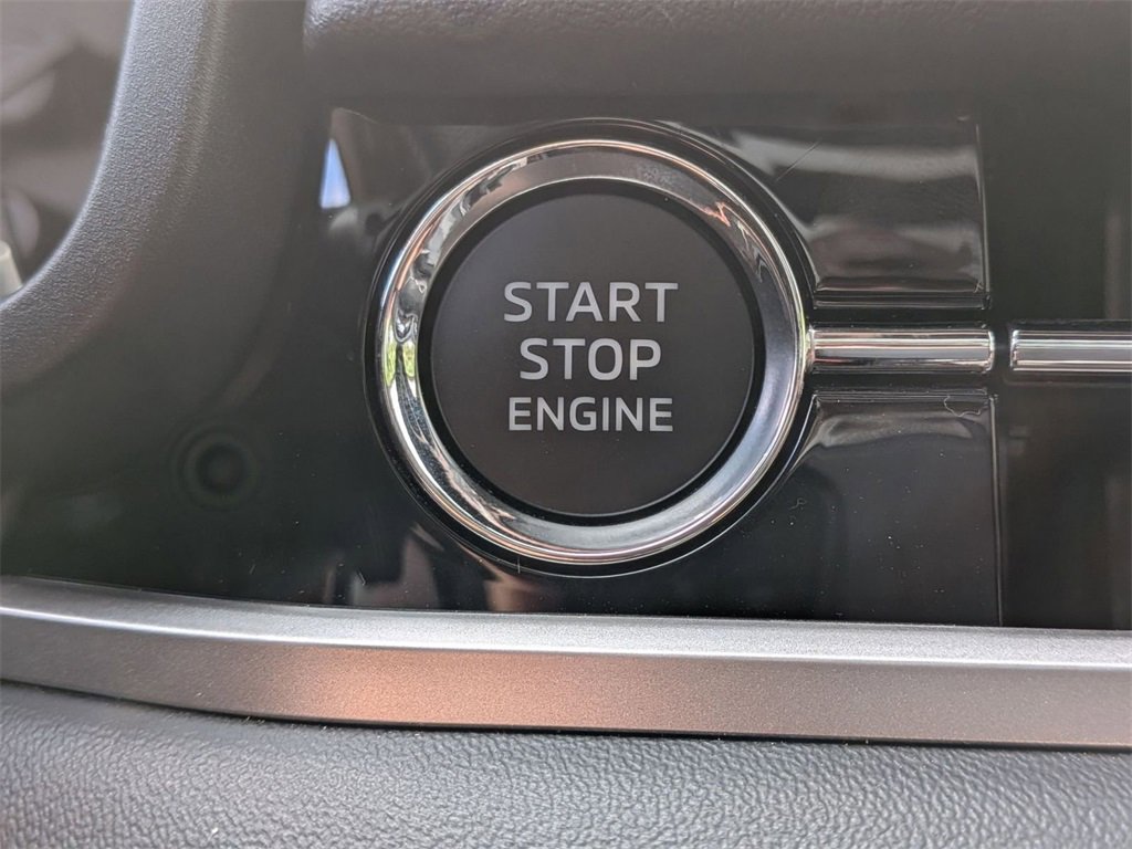 New 2025 Mitsubishi Outlander SE image 25