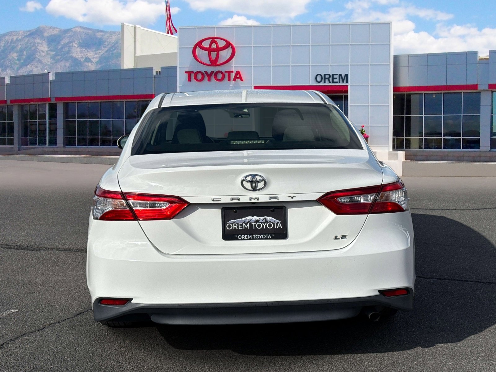 Used 2018 Toyota Camry LE image 4