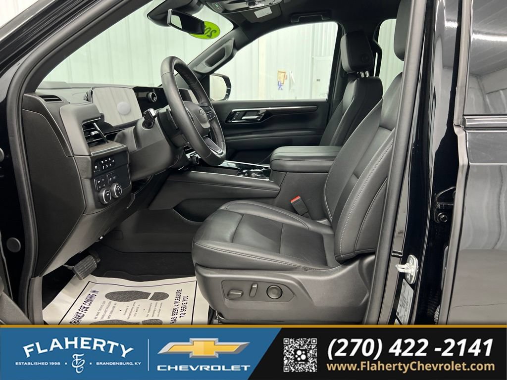 Used 2025 Chevrolet Suburban Z71 w/ Comfort Package AWD/4WD image 9