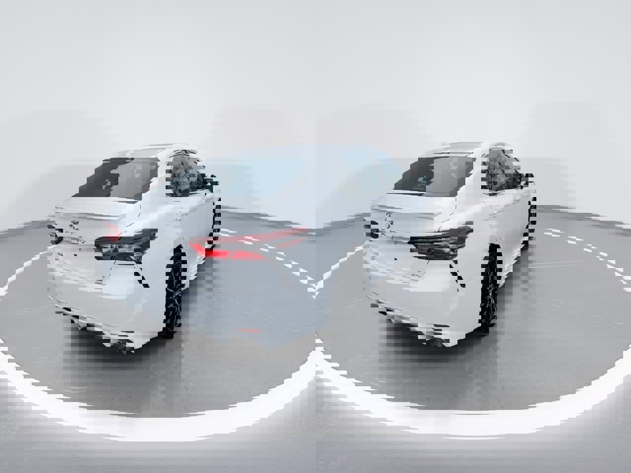 Used 2021 Toyota Camry SE w/ Cold Weather Package image 19