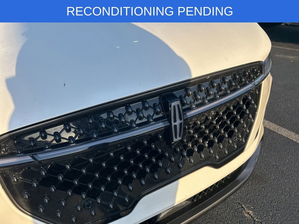 Used 2025 Lincoln Nautilus Reserve AWD/4WD image 4