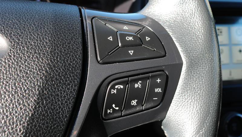 Used 2018 Ford Explorer XLT w/ Equipment Group 202A AWD/4WD image 13