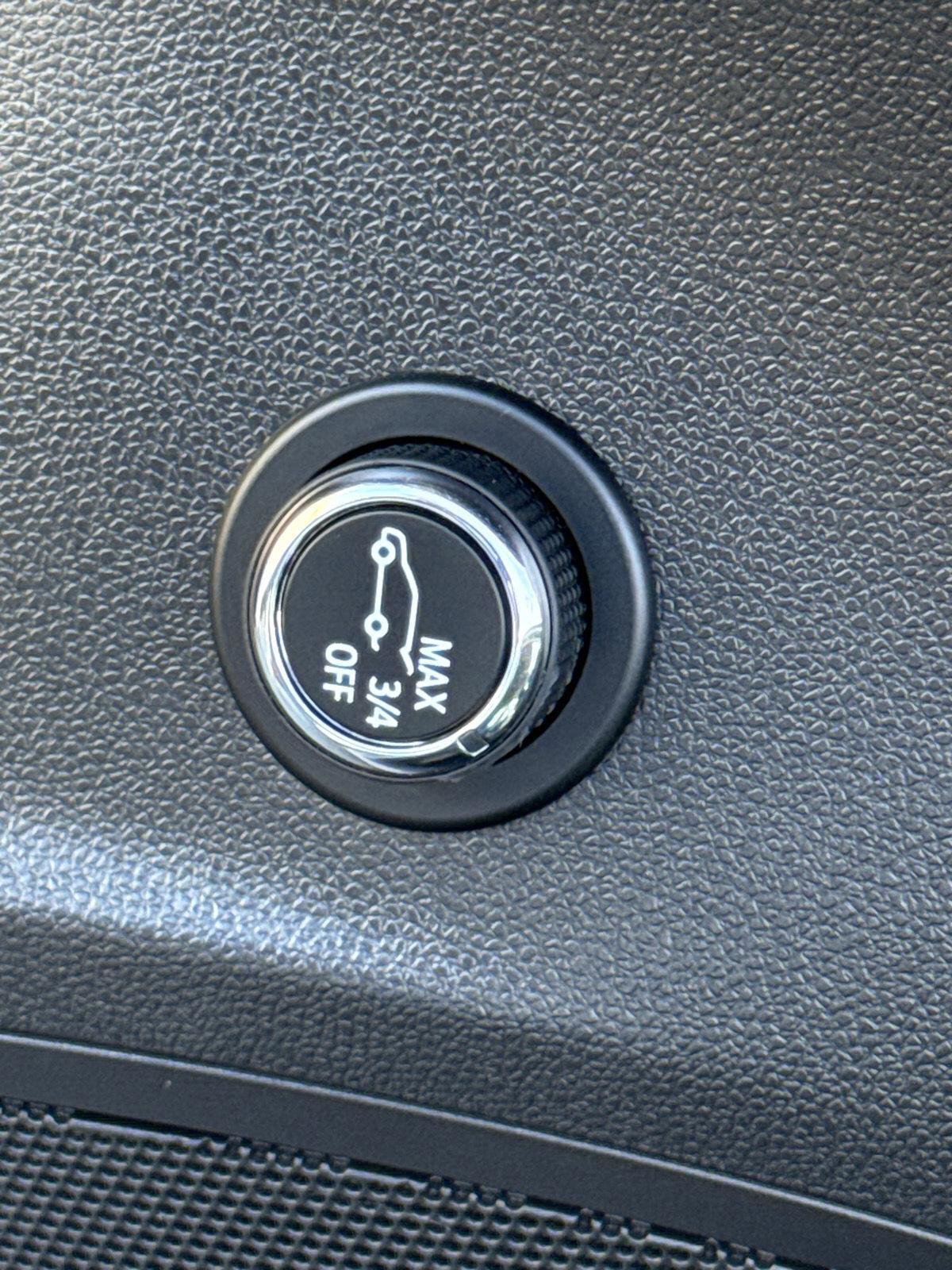 Used 2022 Buick Envision Essence w/ Sport Touring Package AWD/4WD image 17