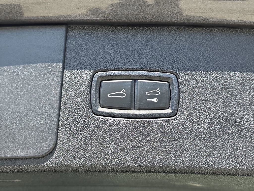 Used 2023 Porsche Cayenne AWD/4WD image 17