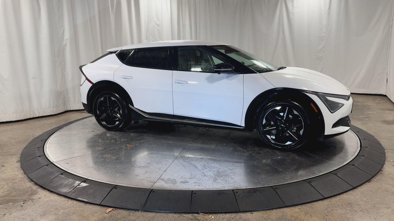 New 2025 Kia EV6 Wind image 3
