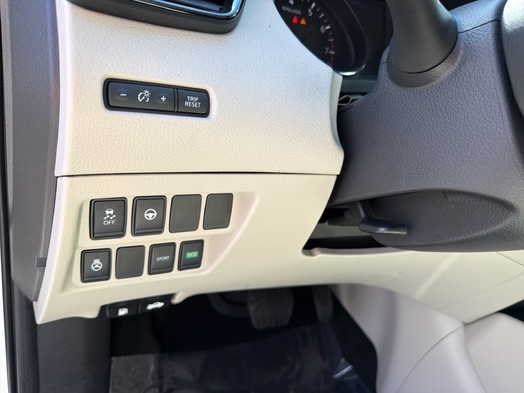 Used 2022 Nissan Rogue Sport SV w/ Technology Package FWD image 19