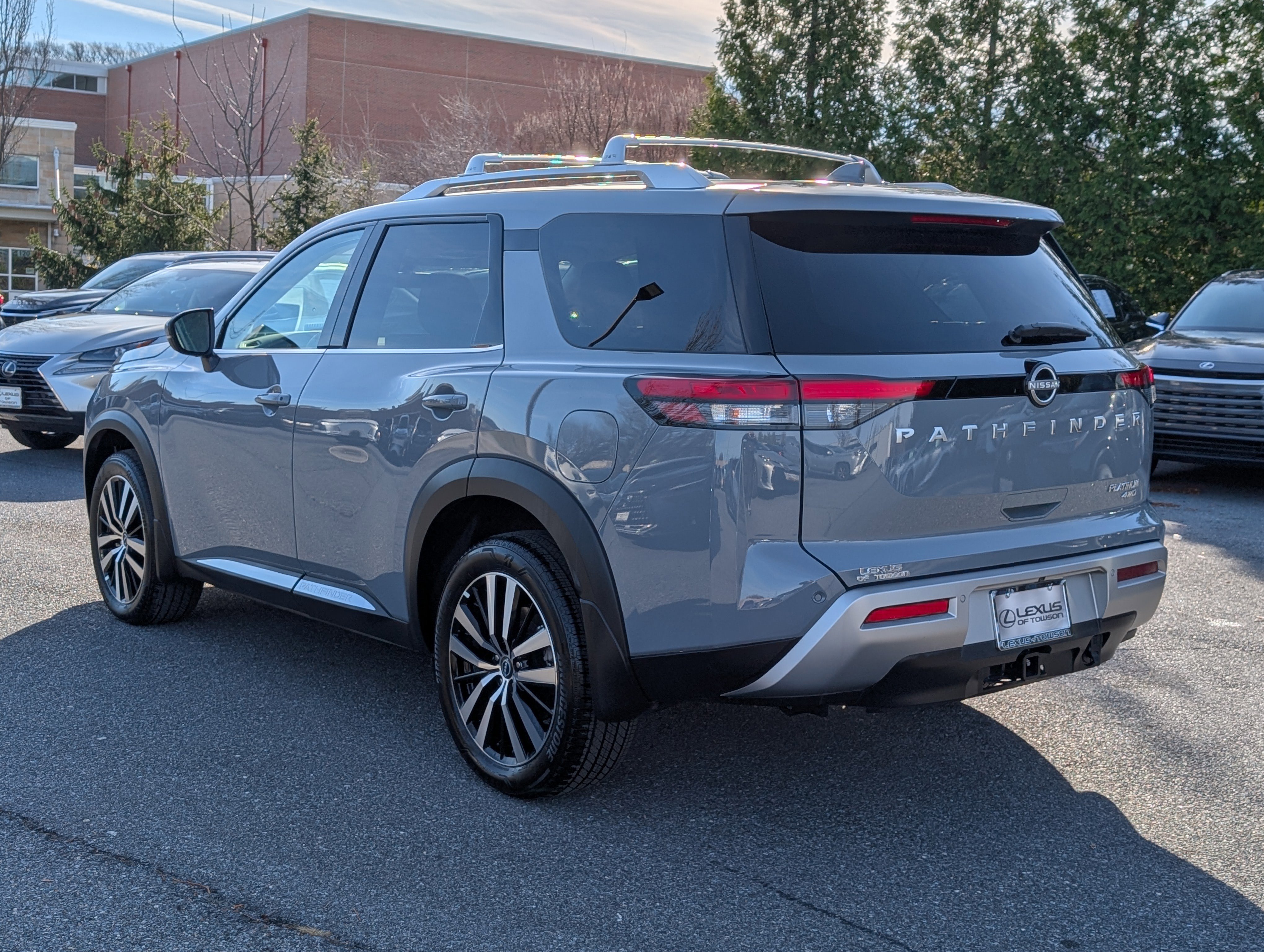 Used 2025 Nissan Pathfinder Platinum image 5