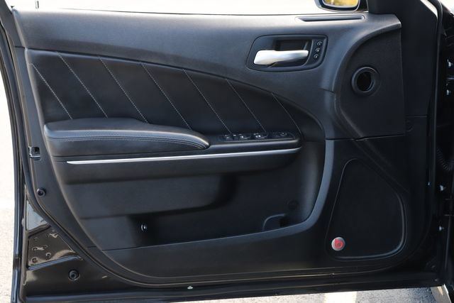 Used 2016 Dodge Charger R/T Scat Pack w/ Beats Audio Group RWD image 17