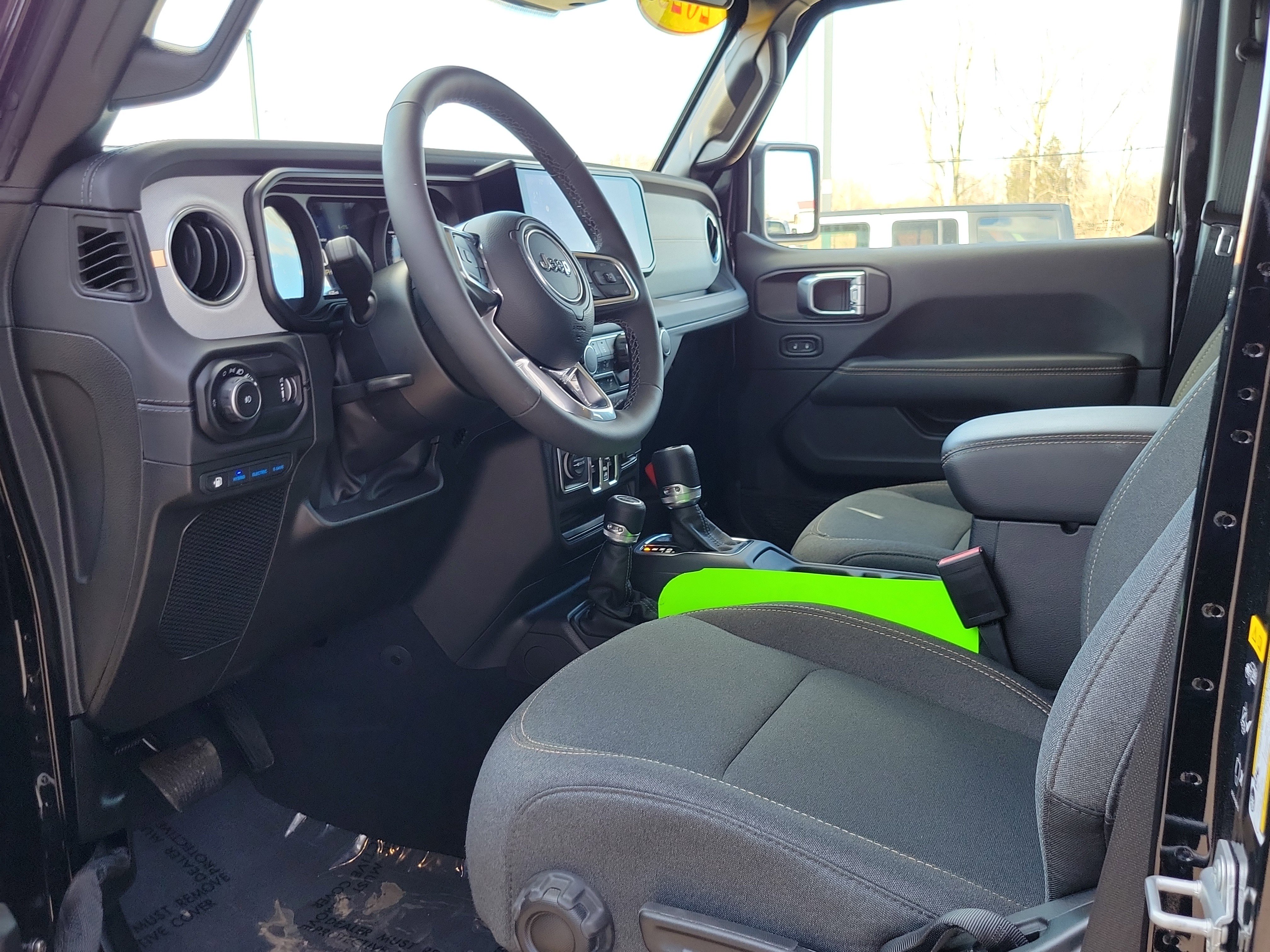 Used 2025 Jeep Wrangler Unlimited Sahara image 7