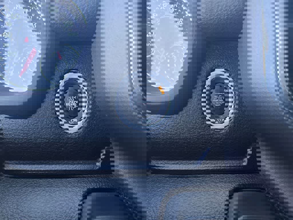 Used 2025 RAM 1500 Laramie image 16