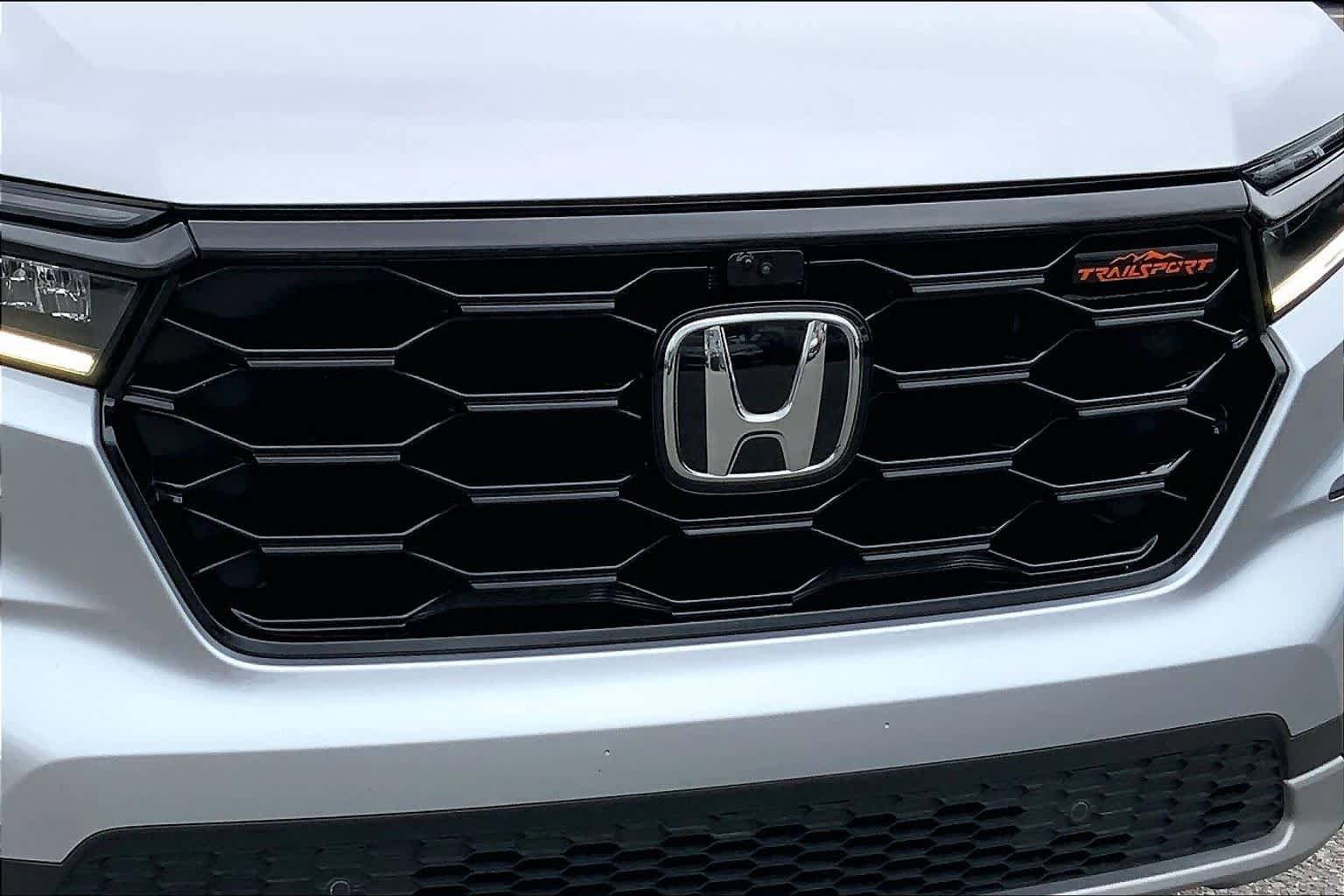 Used 2025 Honda Pilot TrailSport image 30