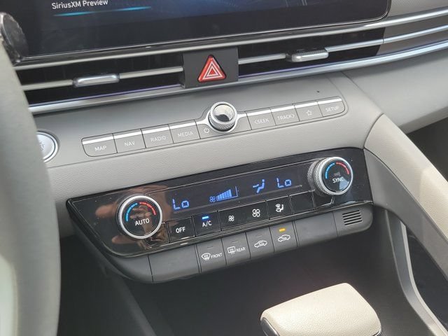 Used 2024 Hyundai Elantra SEL FWD image 21