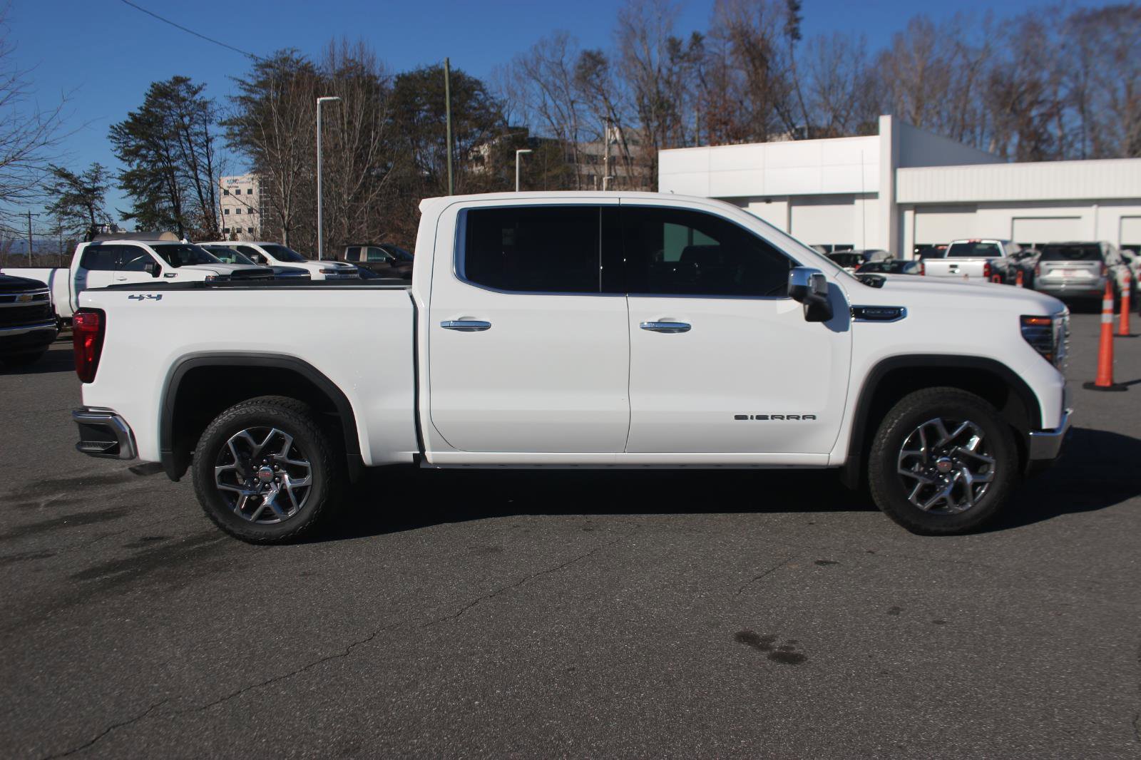 New 2026 GMC Sierra 1500 SLT image 8