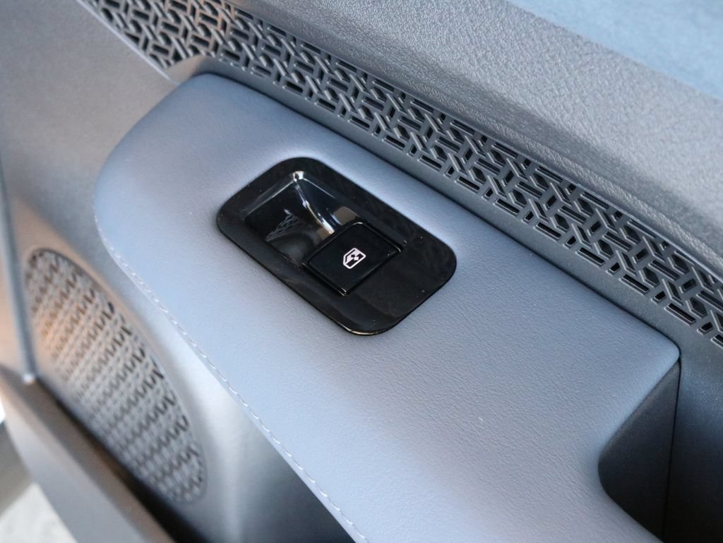 Used 2024 Nissan Ariya AWD image 42
