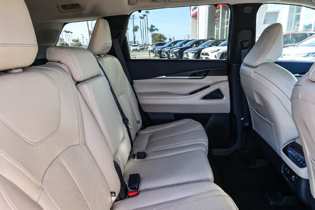 Used 2023 INFINITI QX60 Sensory AWD/4WD image 18