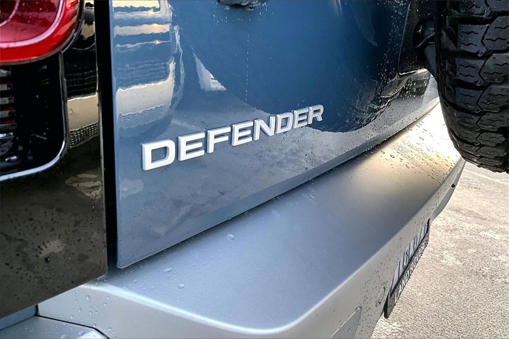 Used 2025 Land Rover Defender 110 S image 22