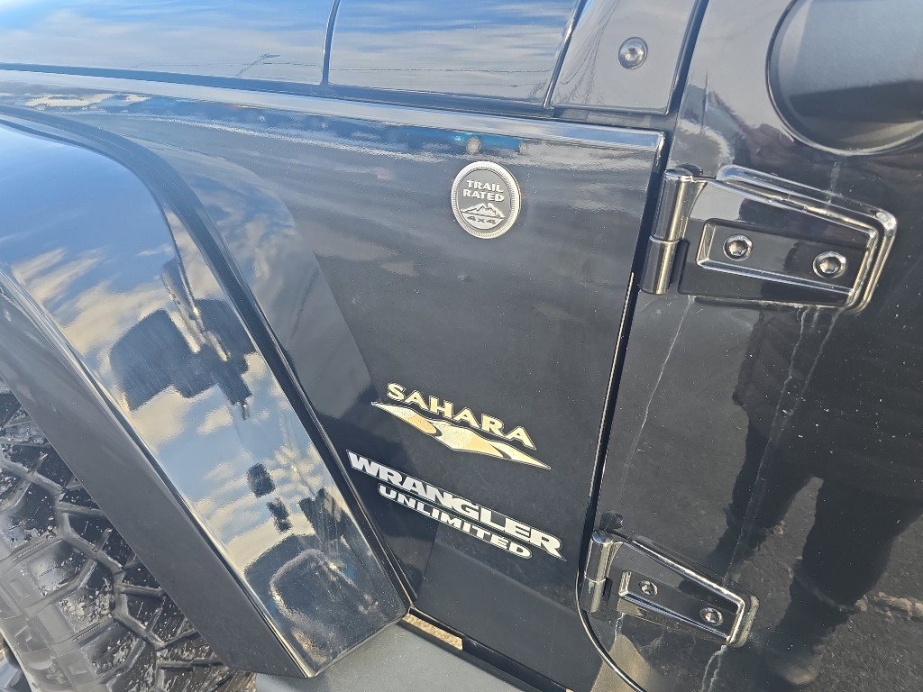 Used 2012 Jeep Wrangler Unlimited Sahara w/ Dual Top Group AWD/4WD image 10
