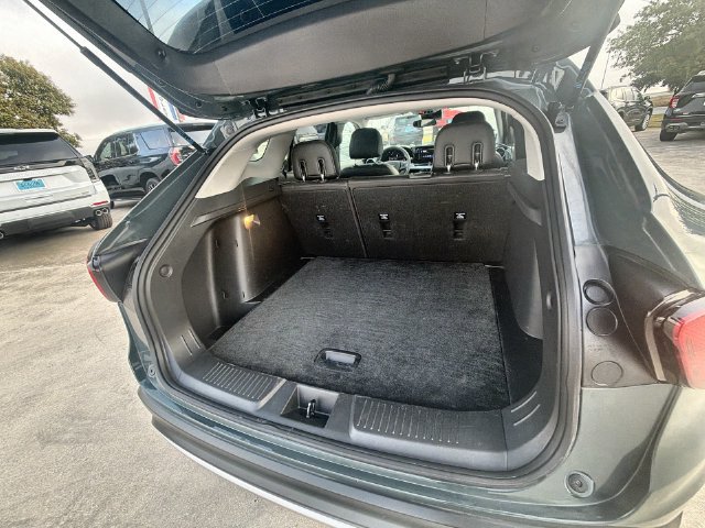 Used 2025 Chevrolet Trax LT FWD image 24
