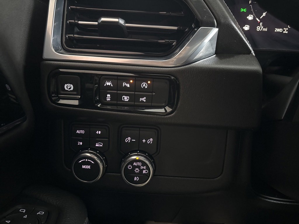 Used 2025 GMC Yukon Denali image 16