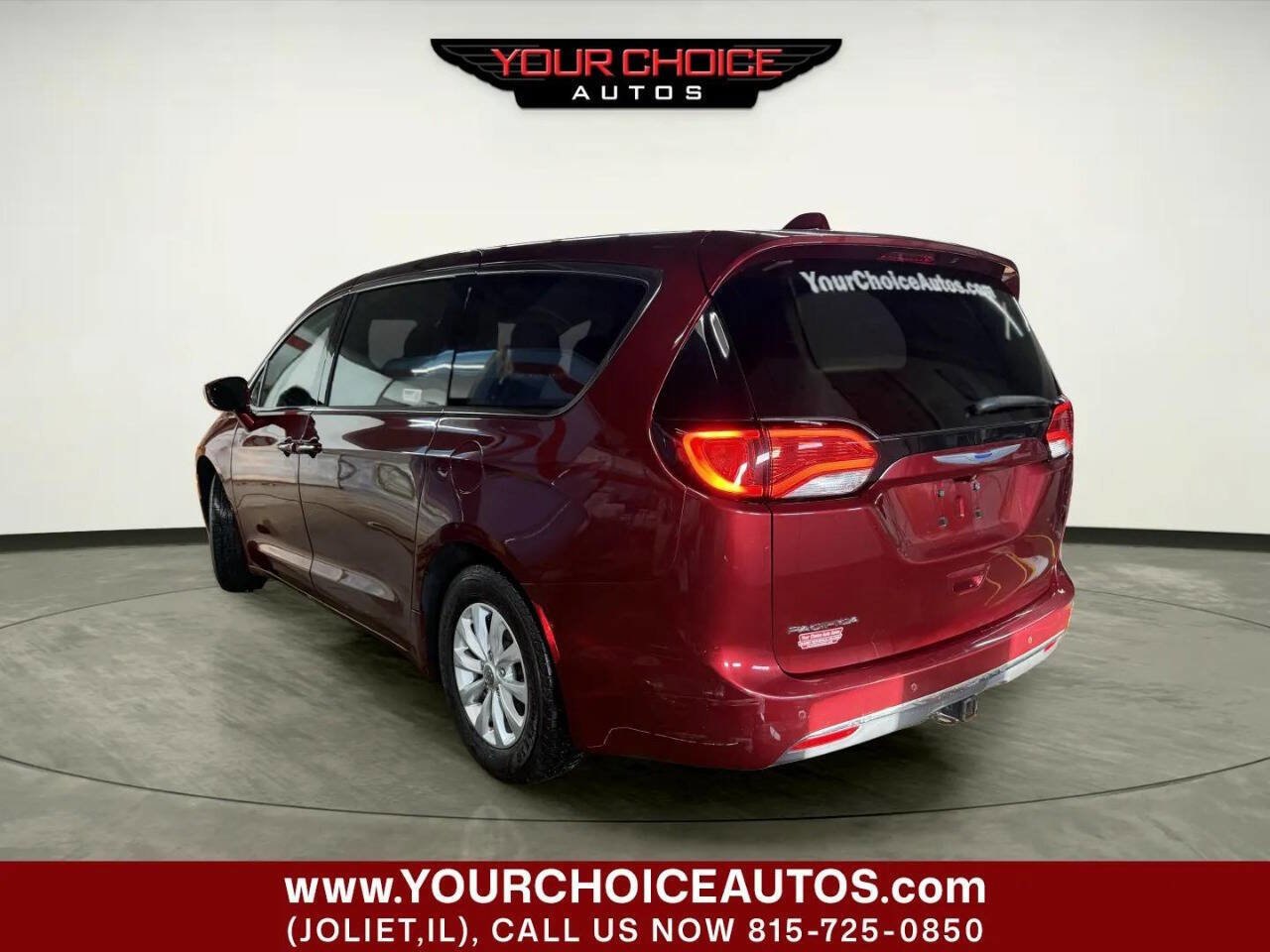 Used 2019 Chrysler Pacifica Touring Plus FWD image 3