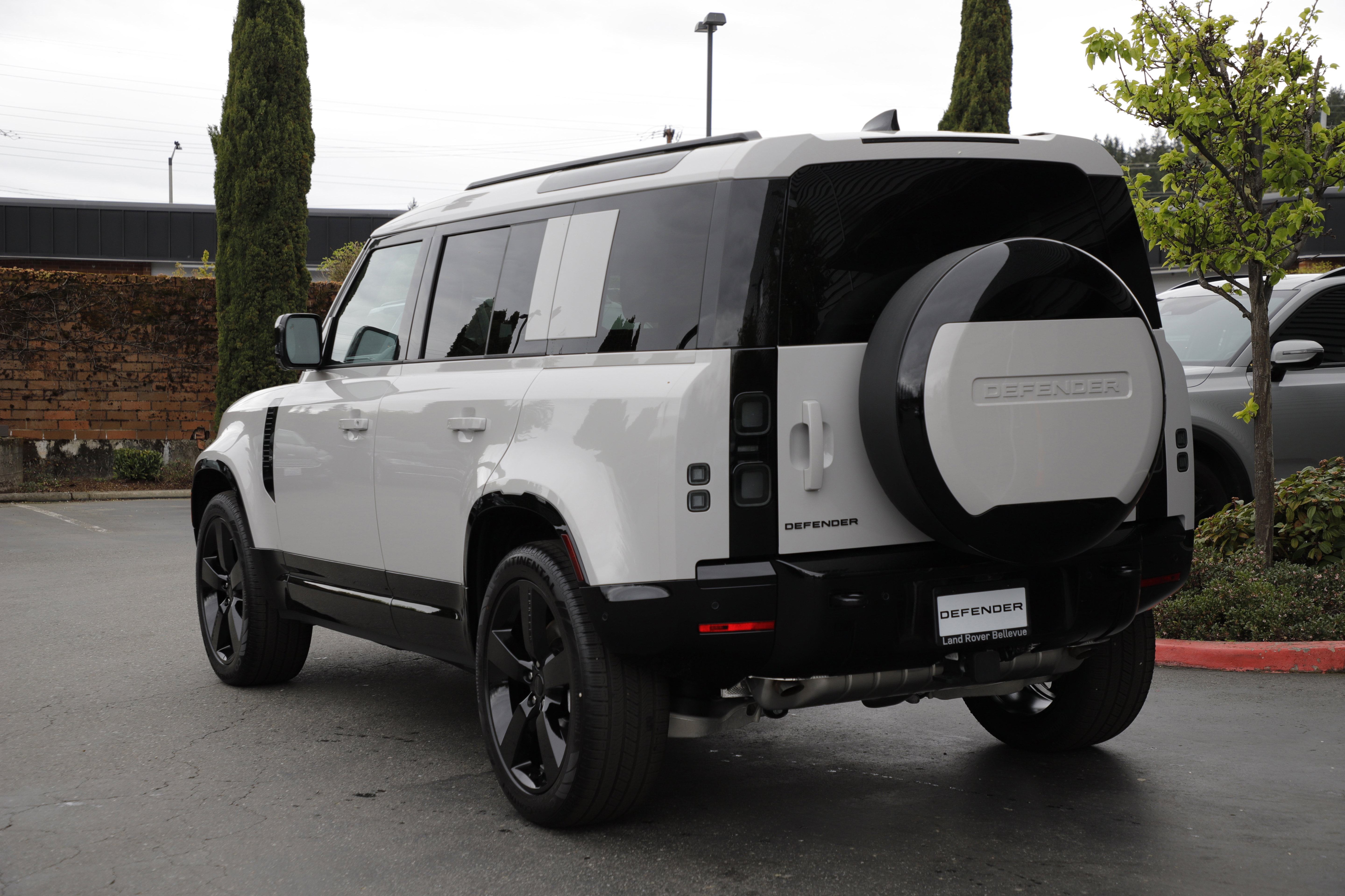 New 2026 Land Rover Defender 110 X-Dynamic SE image 6
