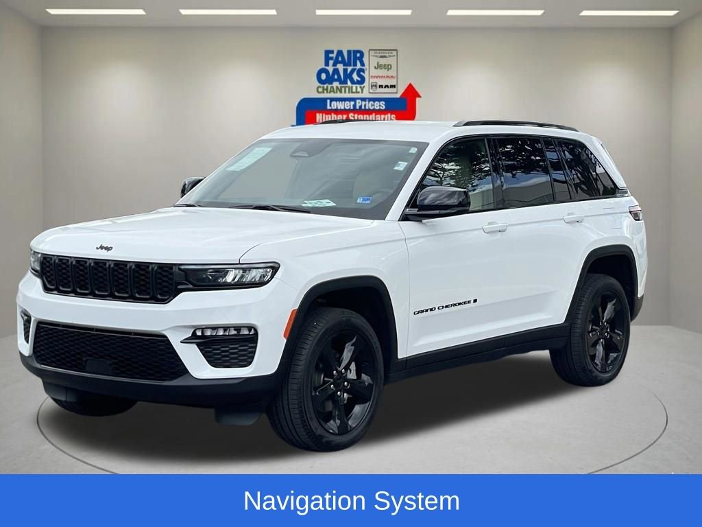 Certified 2024 Jeep Grand Cherokee Limited w/ Black Appearance Package AWD/4WD image 3