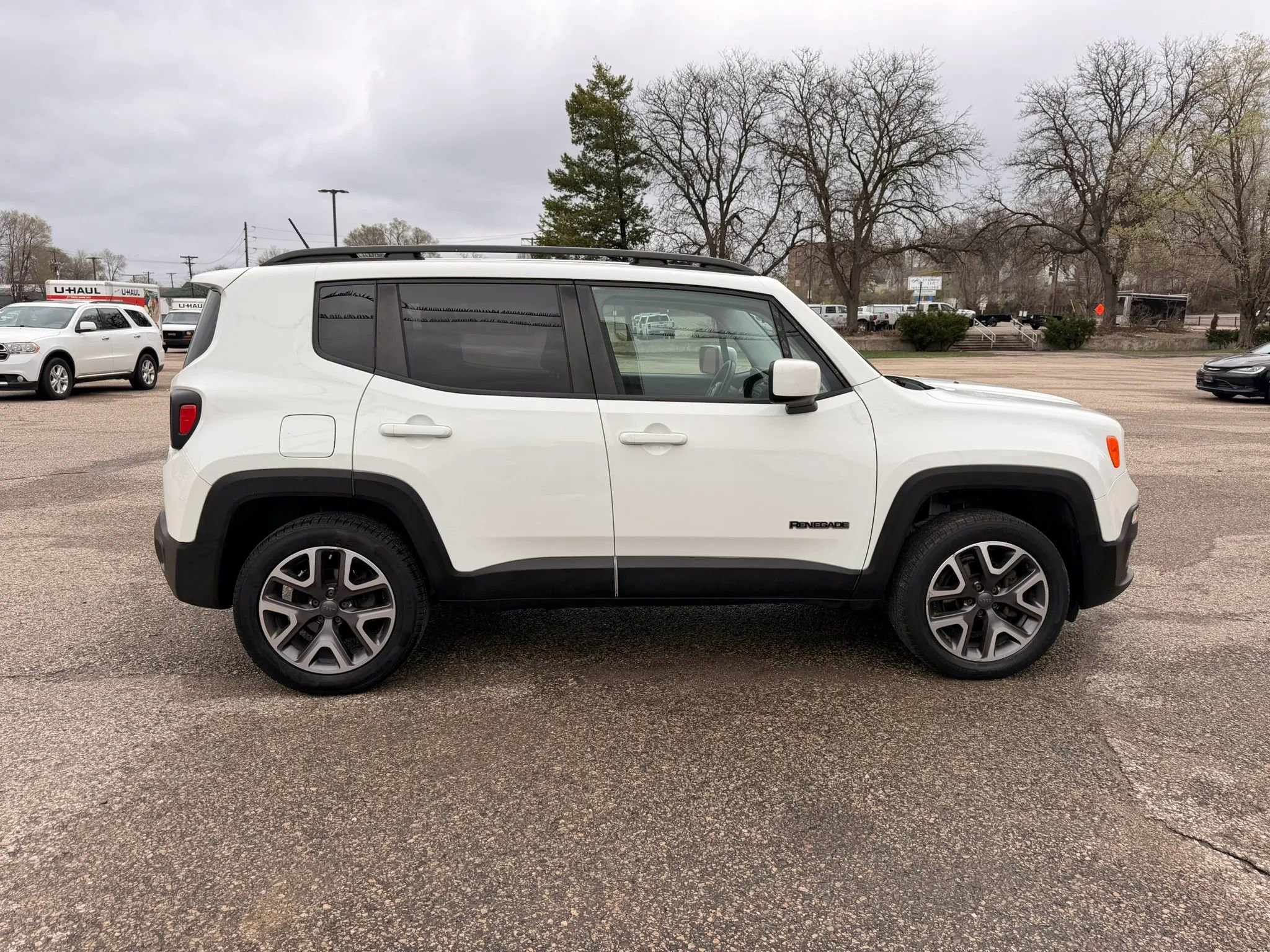 Used 2015 Jeep Renegade Latitude AWD/4WD image 7