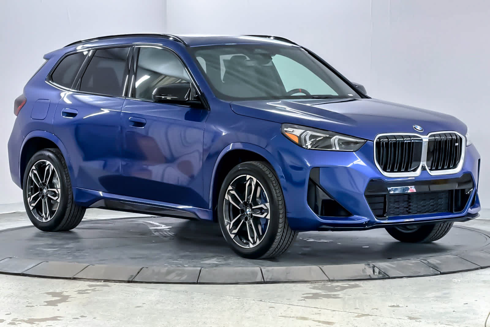 New 2027 BMW X1 M35i w/ Technology Package AWD/4WD image 9
