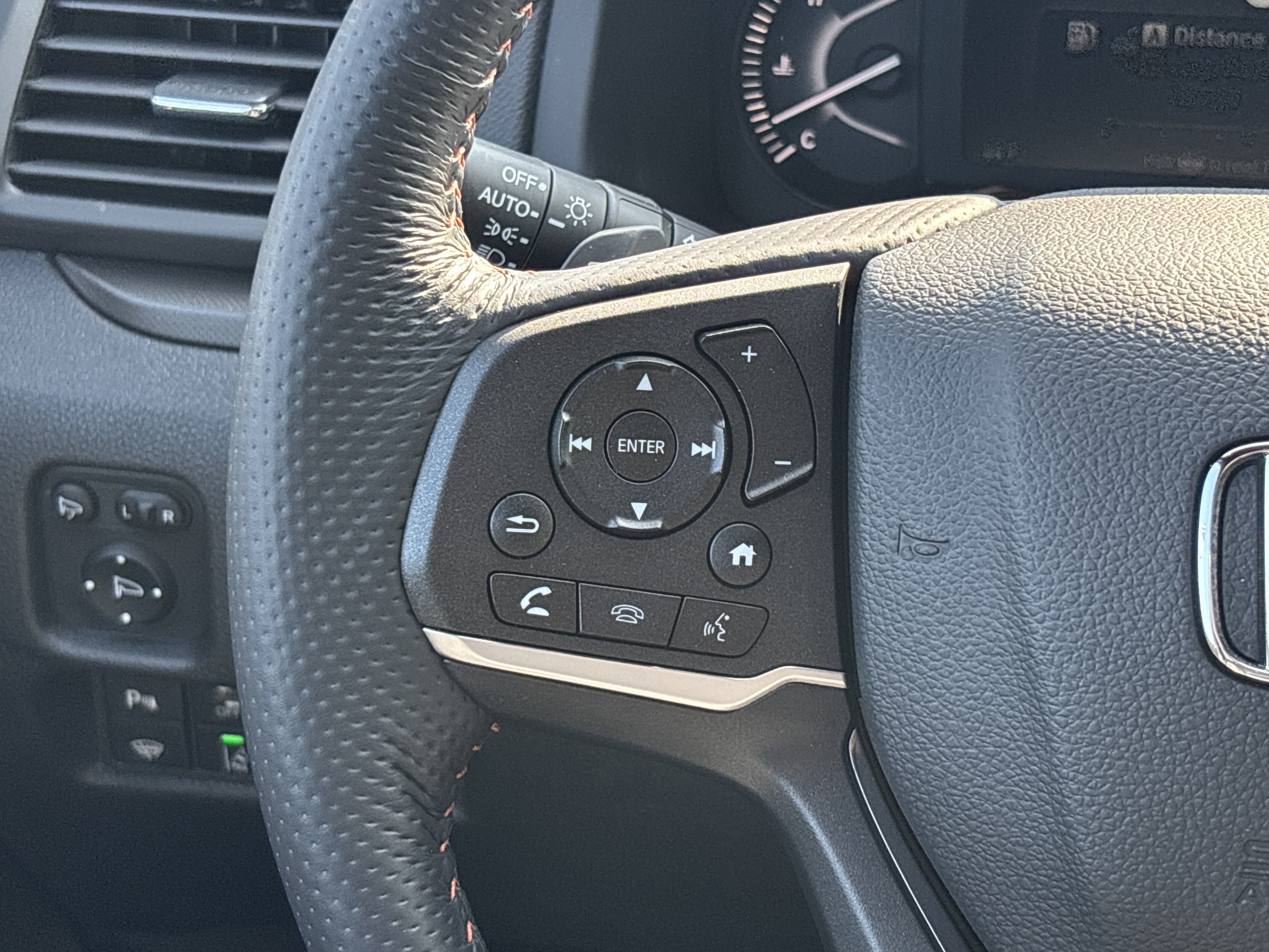 Used 2025 Honda Passport TrailSport image 4