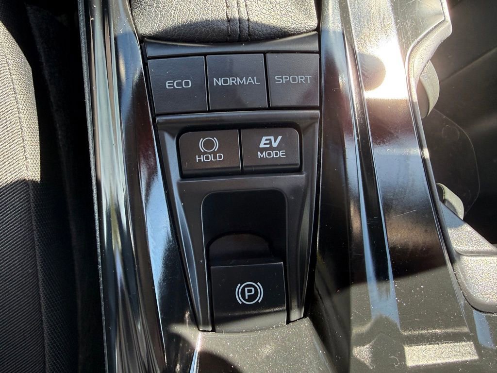 Used 2025 Toyota Camry LE w/ Convenience Package image 26