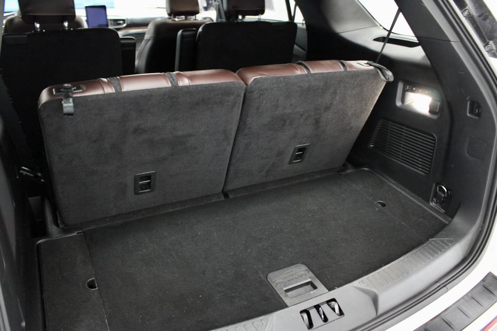 Used 2023 Ford Explorer Platinum w/ Technology Package AWD/4WD image 16