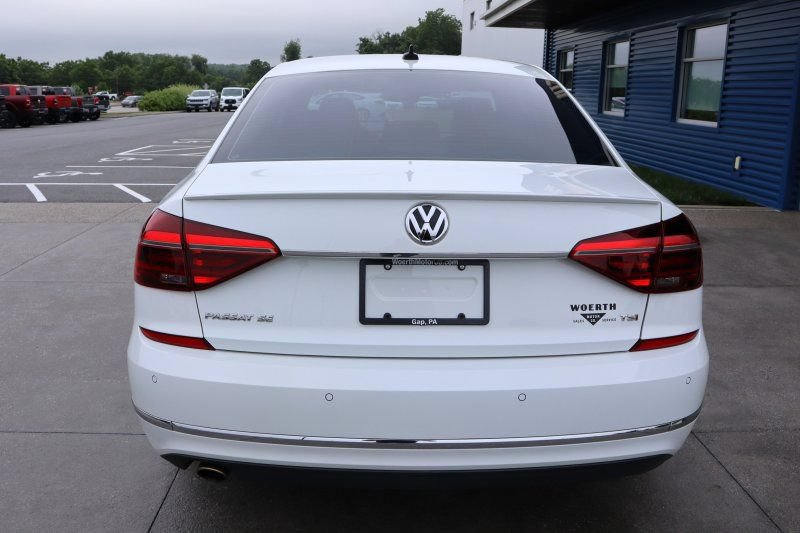 Used 2017 Volkswagen Passat 1.8T SE FWD image 7
