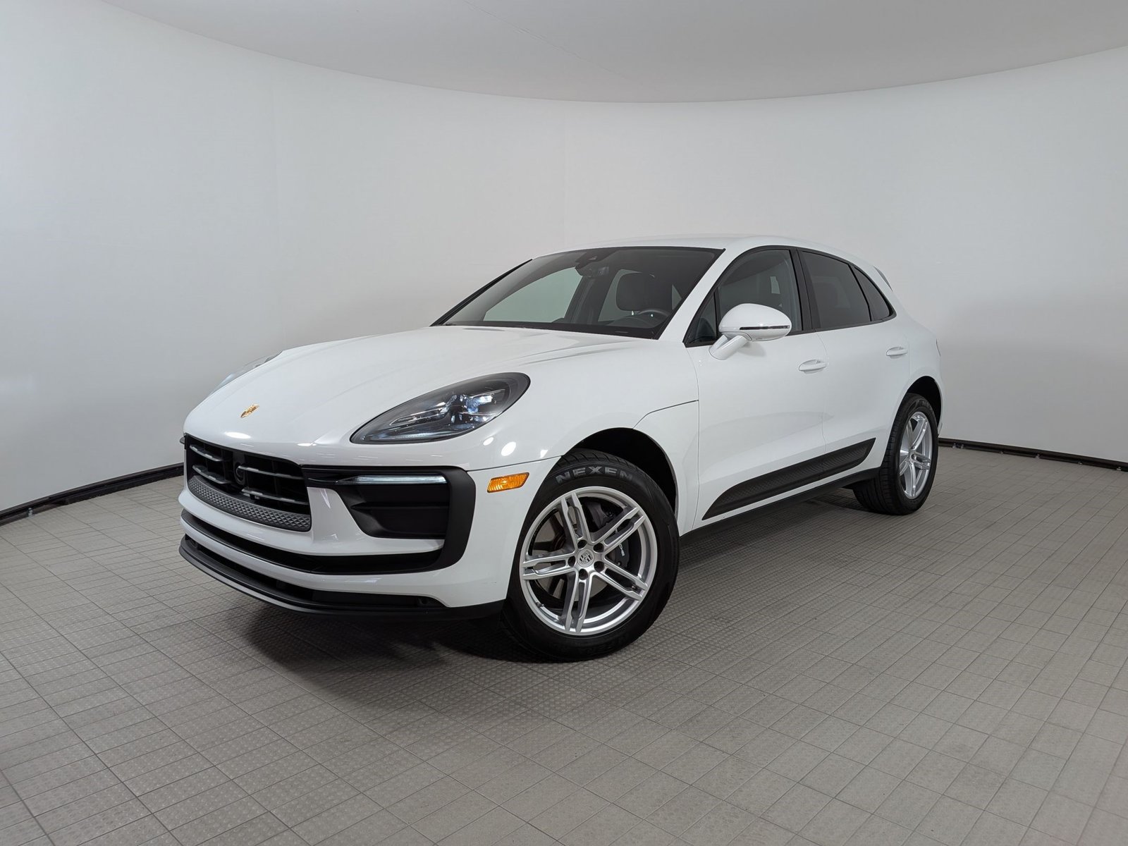 Used 2025 Porsche Macan Turbo AWD/4WD video 1
