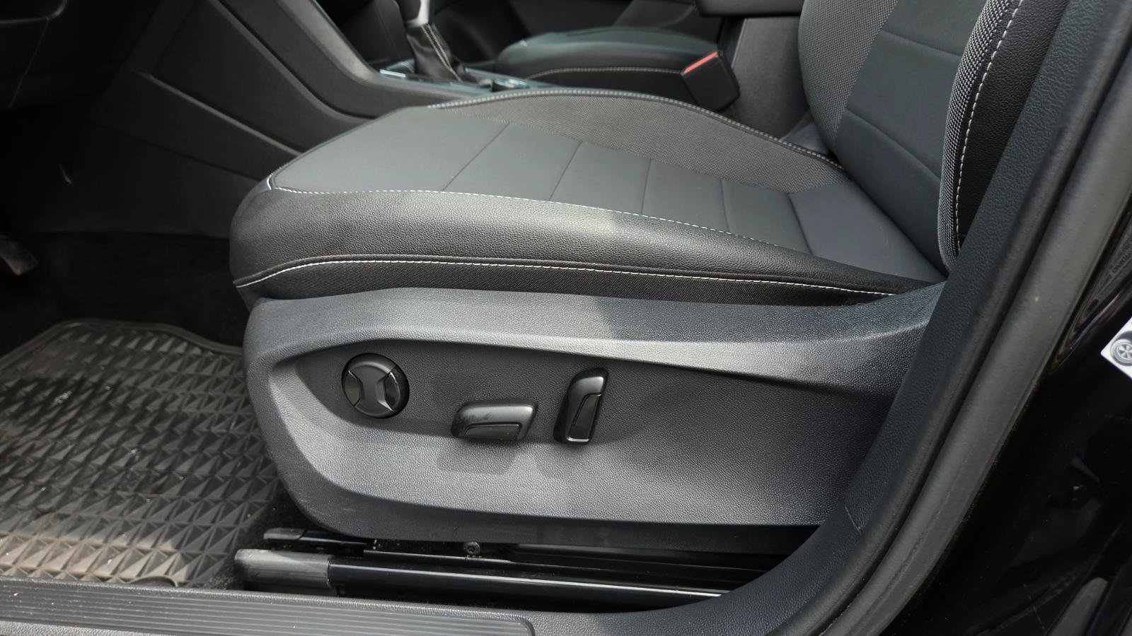 Certified 2024 Volkswagen Taos SE AWD/4WD image 23